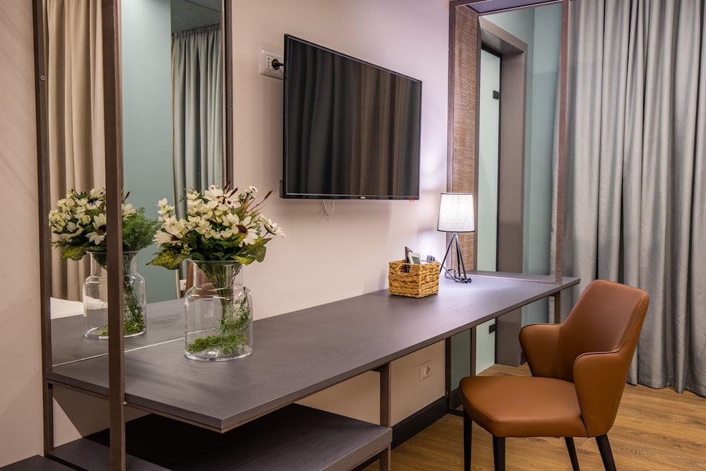 Allure Boutique Hotel 35/44