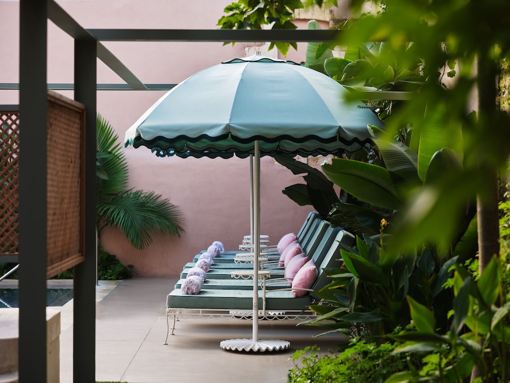 Domus Blanc Boutique Hotel 54/60