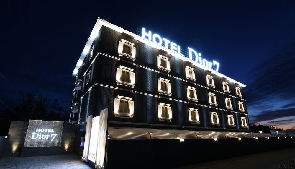 Hotel Dior 7 2/67