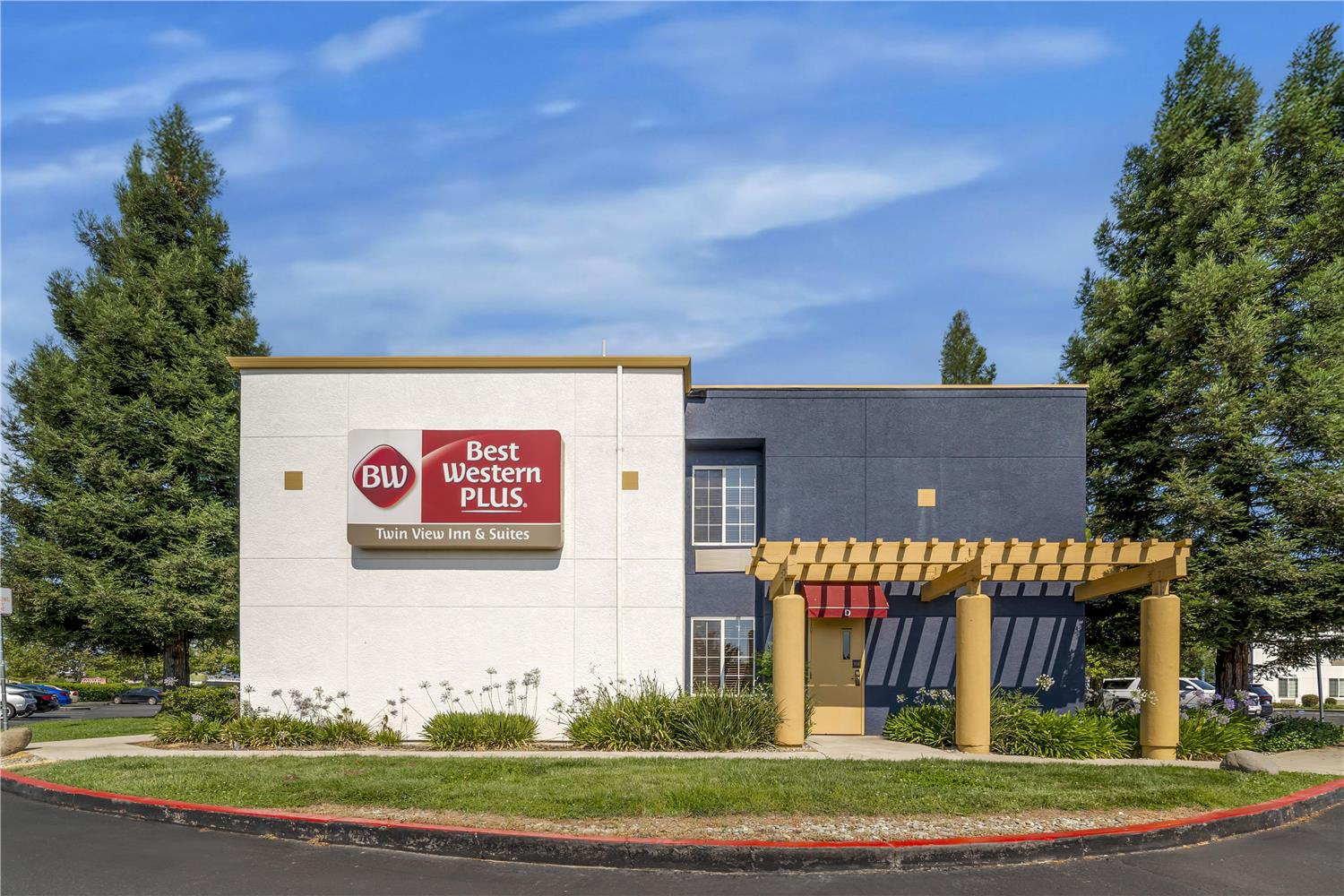 Best Western Plus Twin View Inn & Suites 12/16