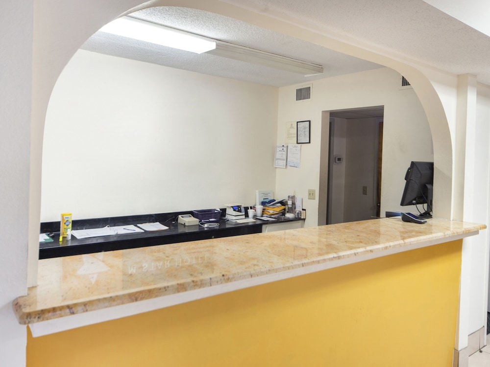 Hotel Brewton 28/49