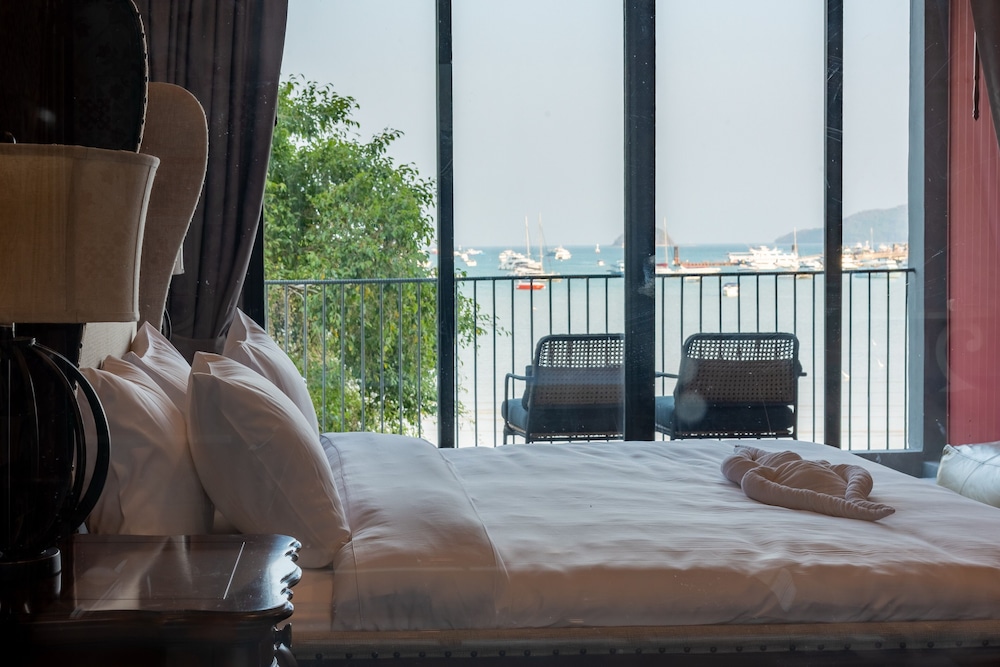 Arch39 Phuket Beach Front 12/36