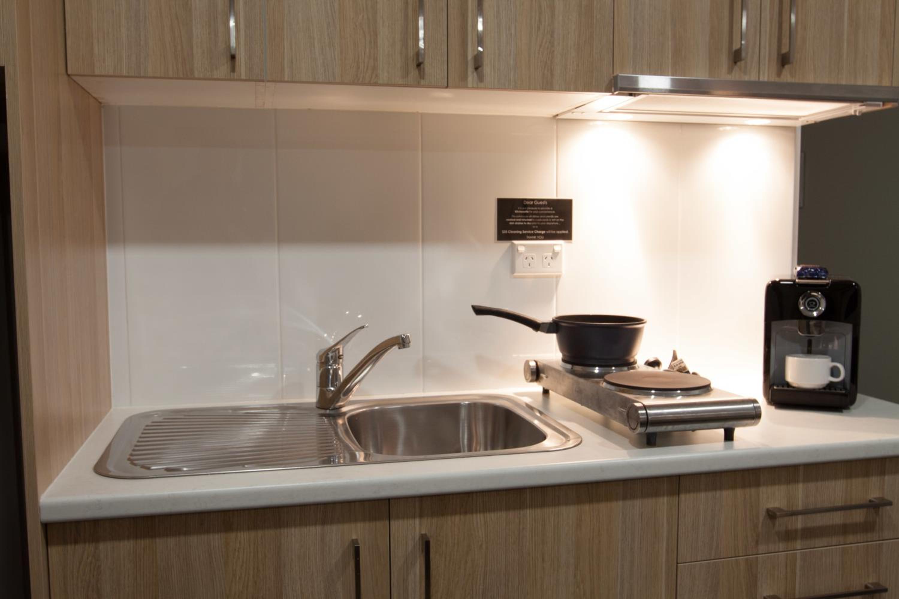 غرفة عائلية بسرير كوين وسريرين منفصلين مع أريكة، Abode37 8/9