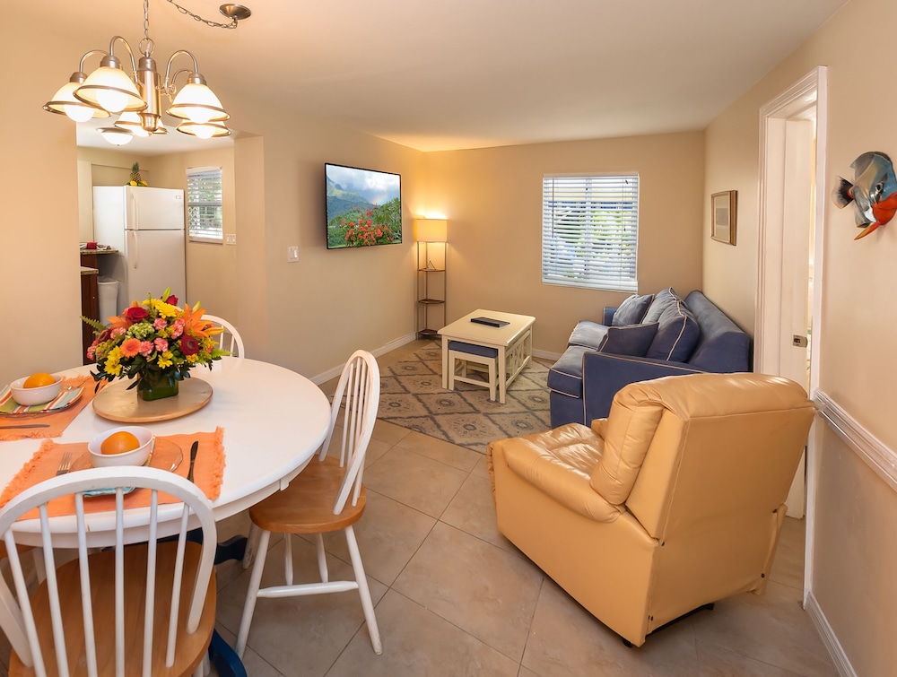 Cedar Cove Resort & Cottages 52/78
