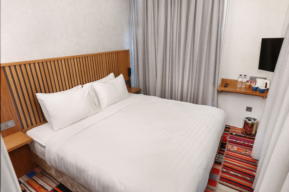 Discovery Hotel 21/69