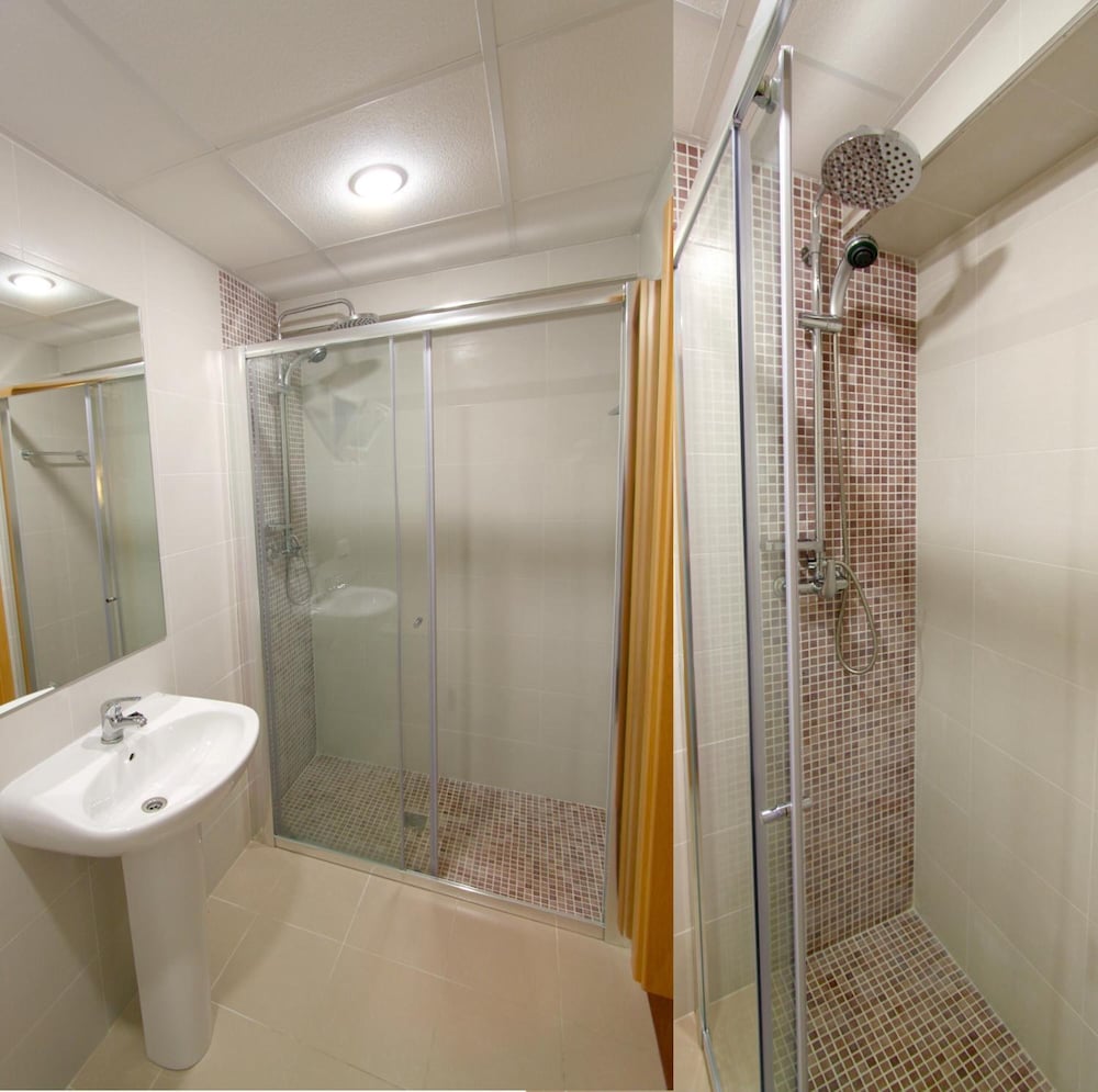 Roca Hostal 12/29