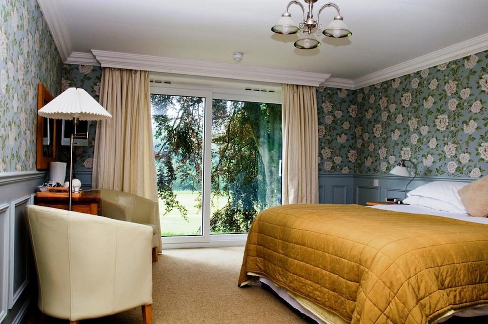 RIVERDALE HALL HOTEL 25/65