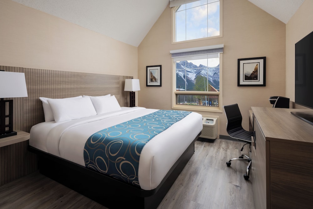 GUEST ROOM, KING BED