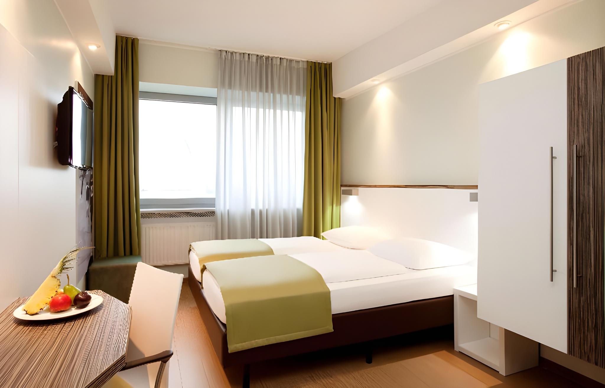 Team, 2 Double Beds
