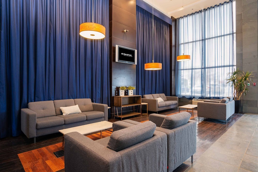Sandman Hotel and Suites Calgary West 48/67
