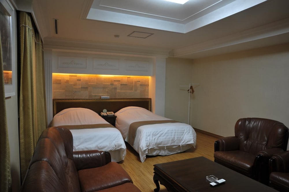 Palace Tourist Hotel 23/29