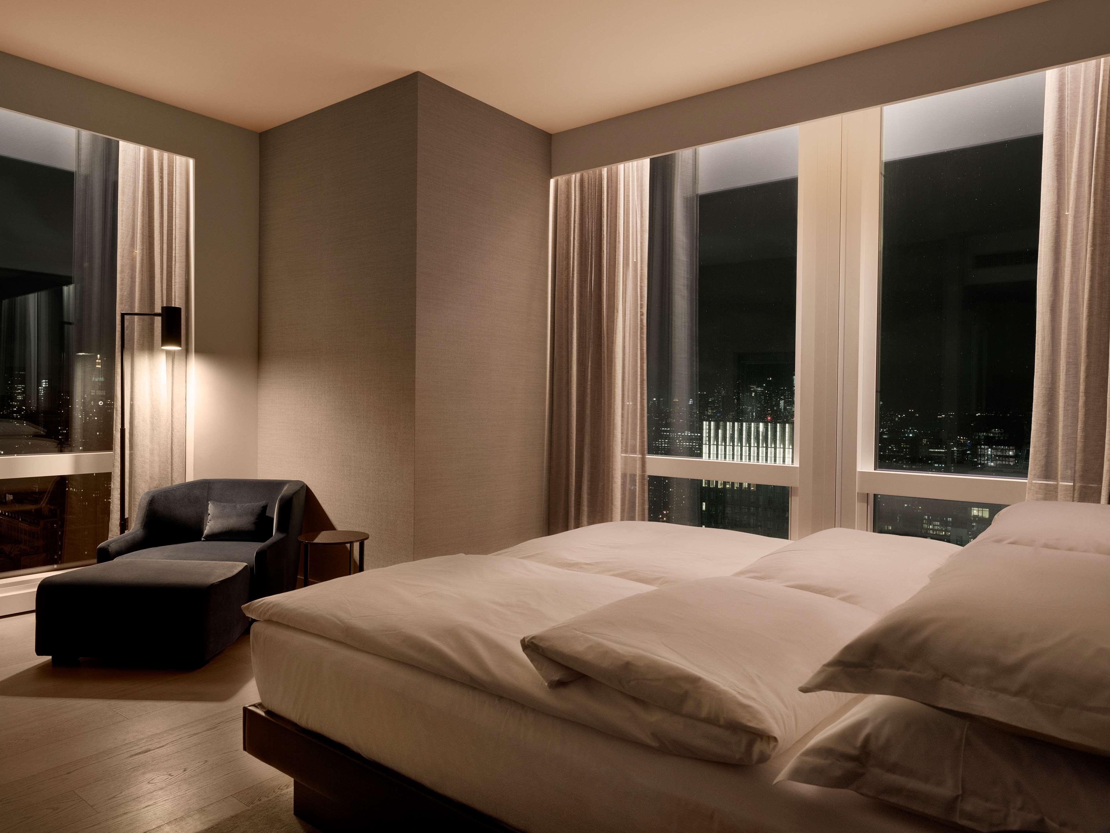 1 BEDROOM, PREMIER, SUITE, KING BED, VESSEL VIEW, CORNER, ACCESSIBLE