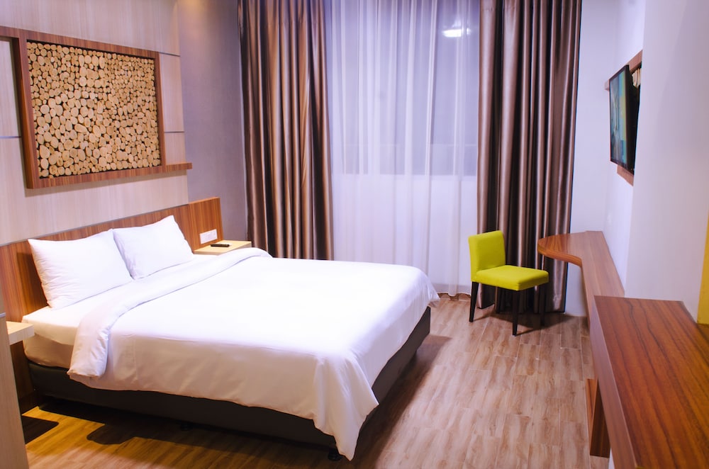 DELUXE, DOUBLE BED