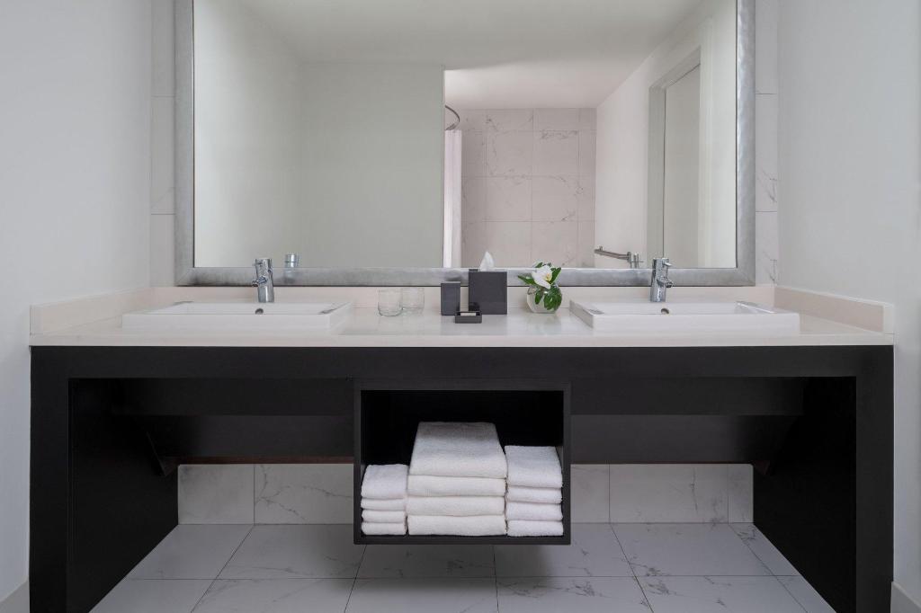 1 Bedroom, Presidential, Tower, Suite, King Bed, Sofa