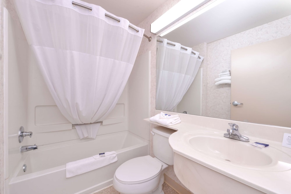 Americas Best Value Inn and Suites Maryville 15/39