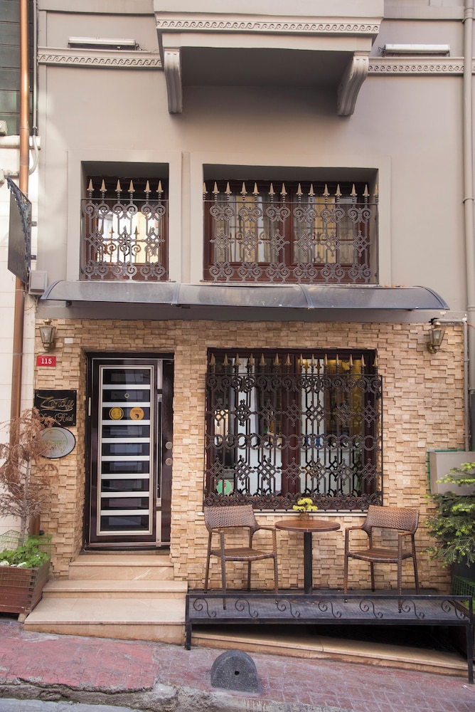 Zendy Suite Hotel 2/88