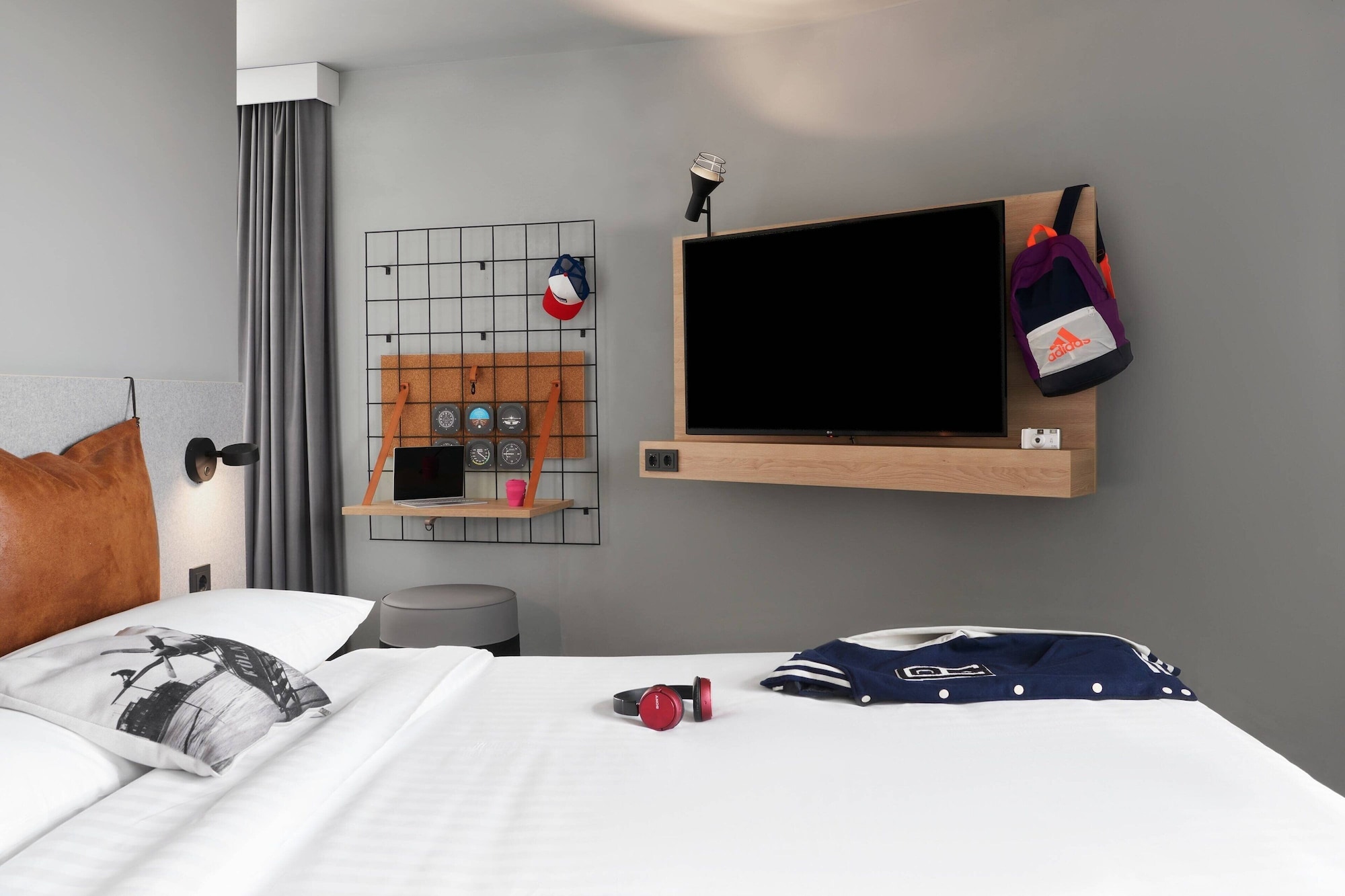 Room at Moxy Cologne Bonn Airport, COLOGNE - KOELN