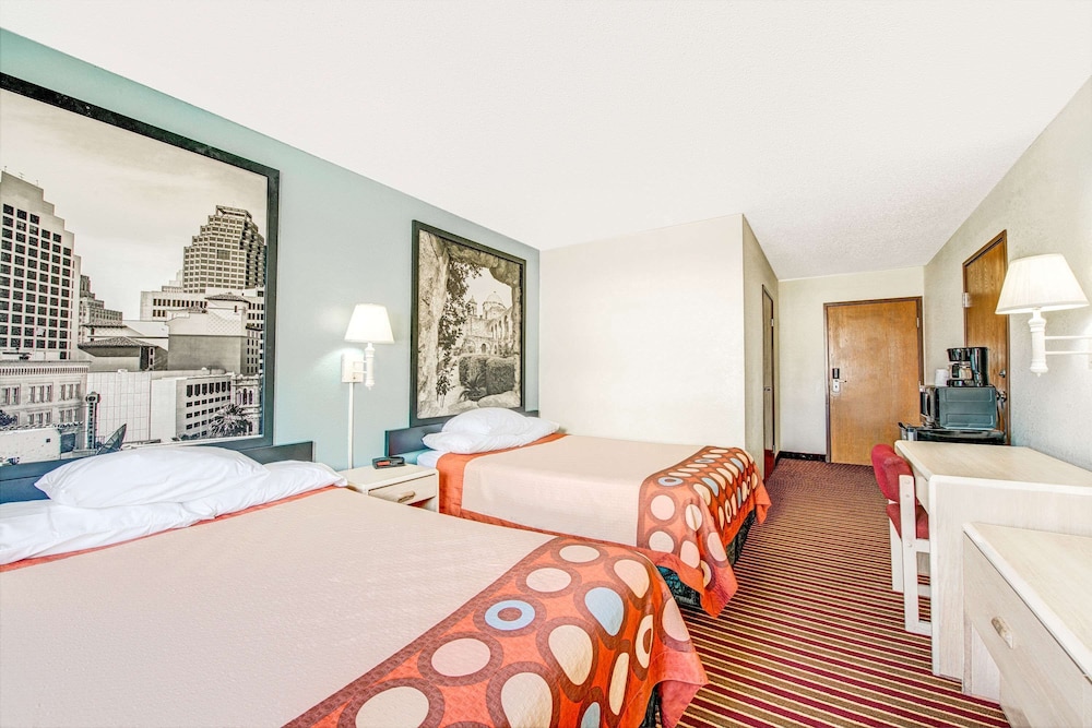 Standard, 2 Queen Beds