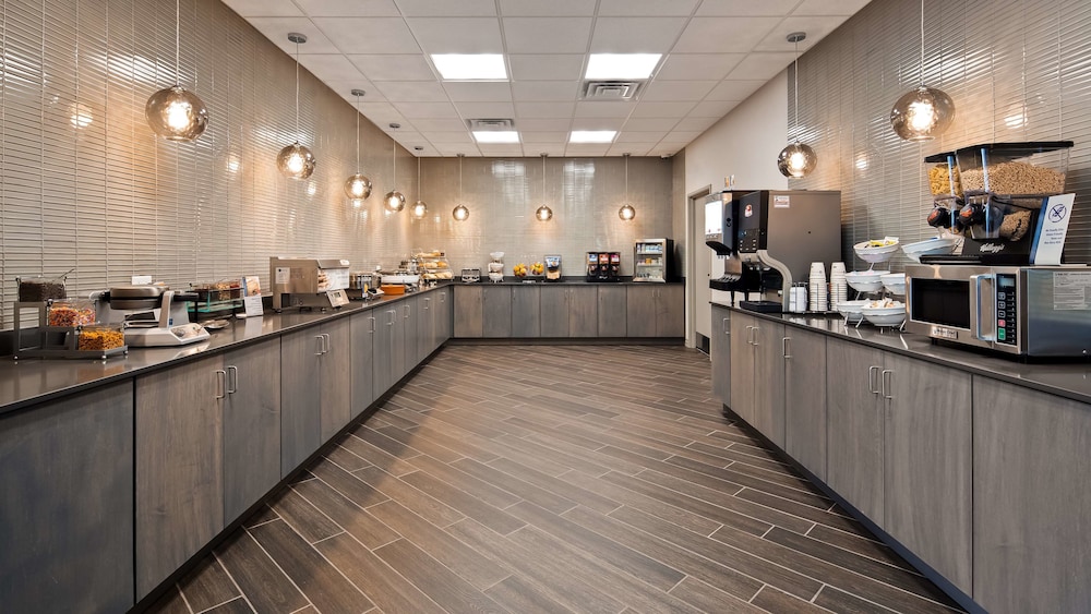 Best Western Plus Parkside Inn & Suites 29/39