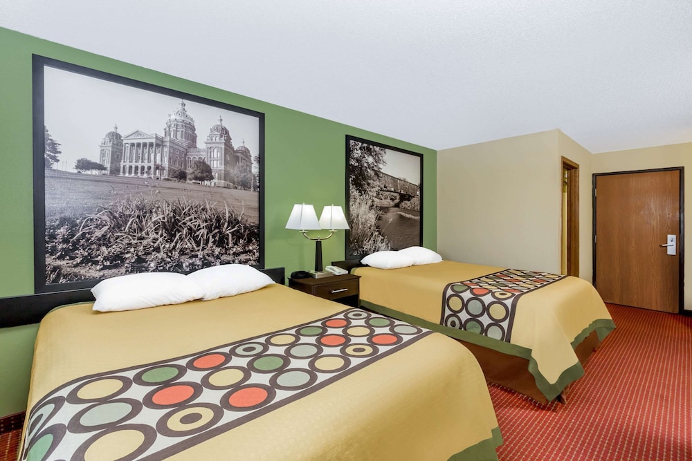 Super 8 by Wyndham Grinnell IA 8/17