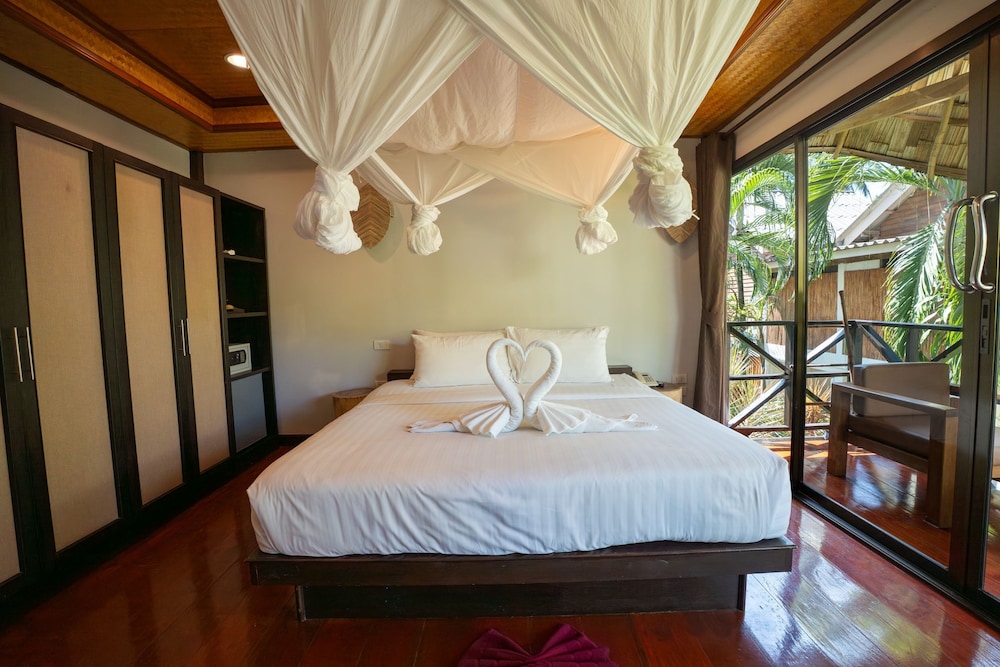 Long Beach Chalet 25/75