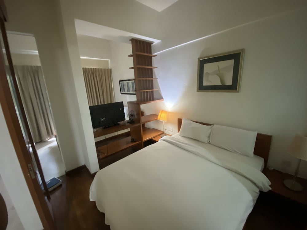 Peninsula Residence All Suite Hotel. 10/36