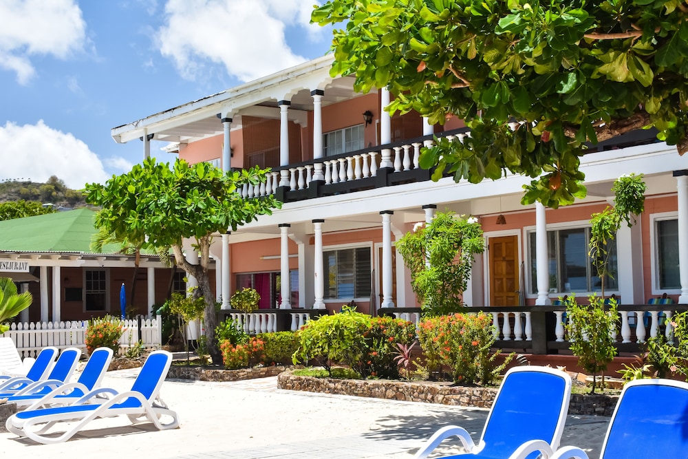 Catamaran Hotel Marina 4/61
