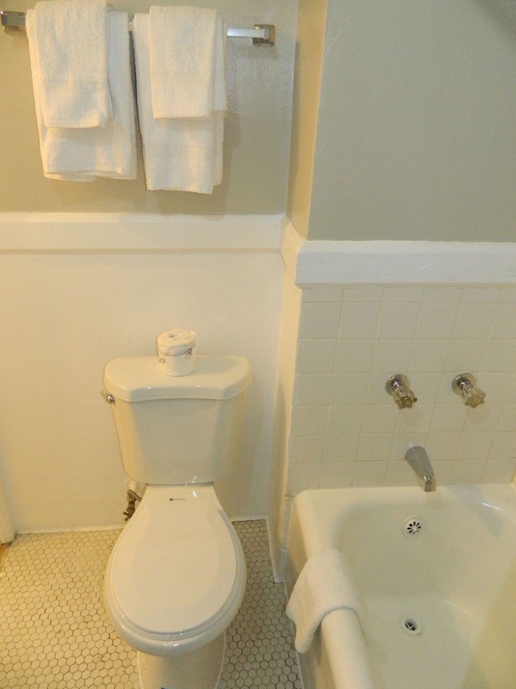 Admiral Hotel 15/56