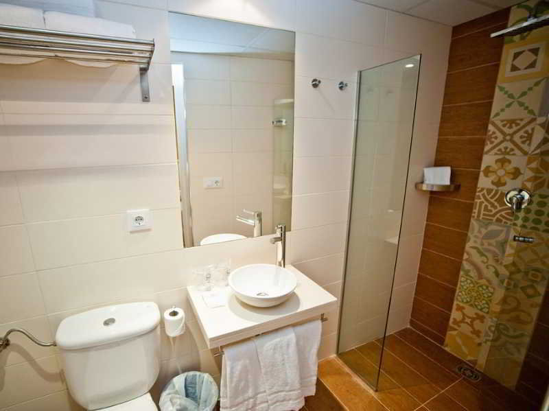 Hostal Marenostrum 56/58