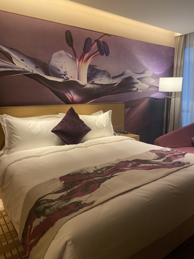 STANDARD, KING BED