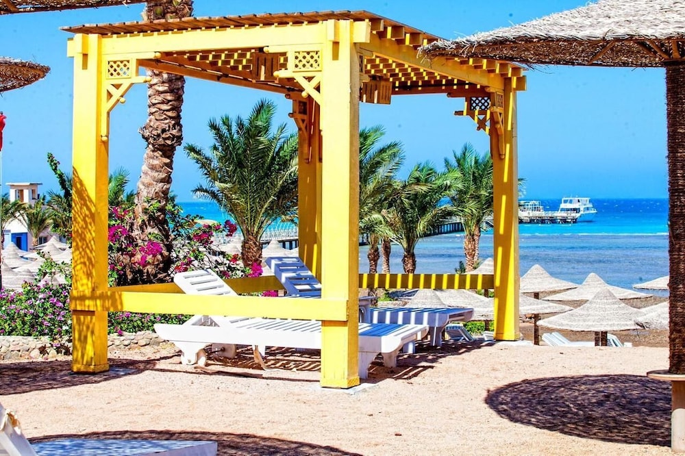 El Karma Aqua Beach Resort 33/50