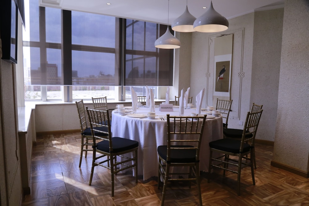 Chinggis Khaan Hotel 56/66