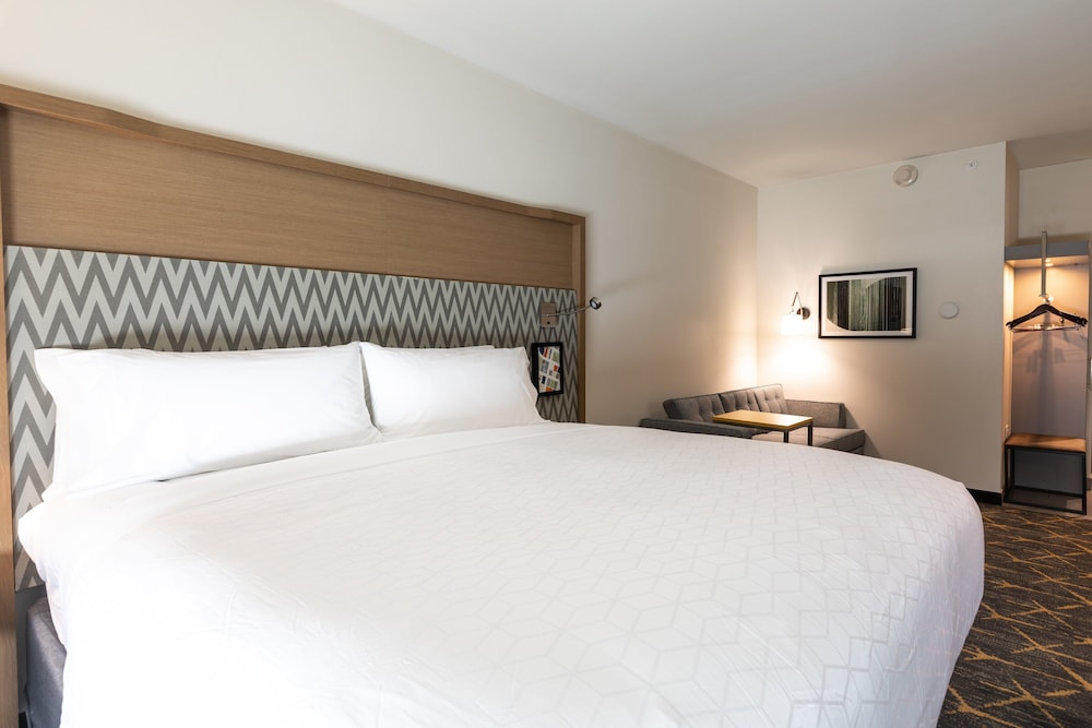 Holiday Inn Woodruff Road 20/53
