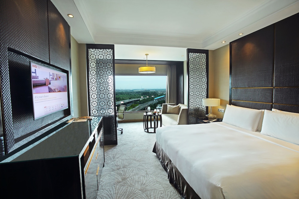 Crowne Plaza New Delhi Mayur Vihar Noida 22/64