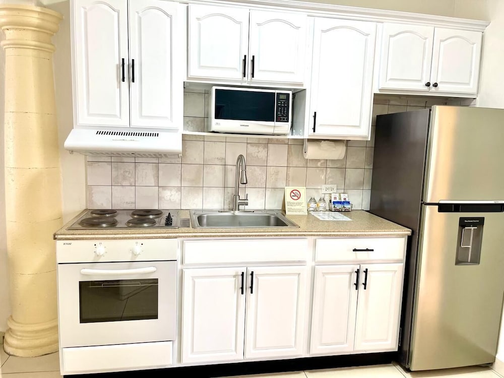 Bakers Suites 33/50