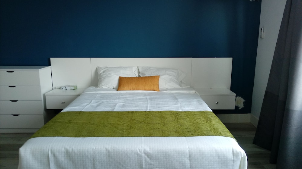 Hometel Suites 30/72