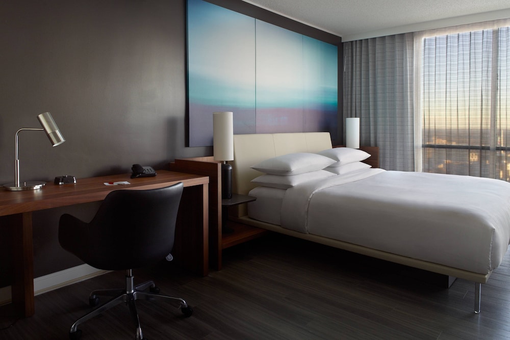 Atlanta Marriott Marquis 69/81