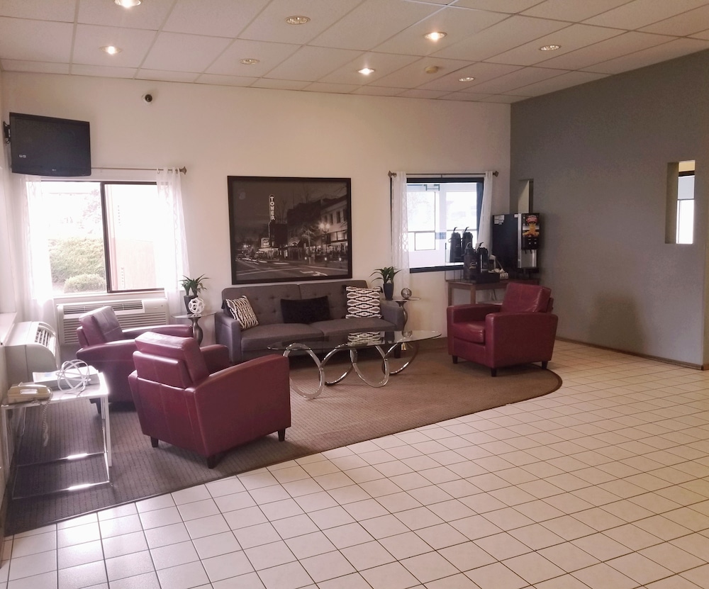 Super 8 By Wyndham Bend OR 33/50