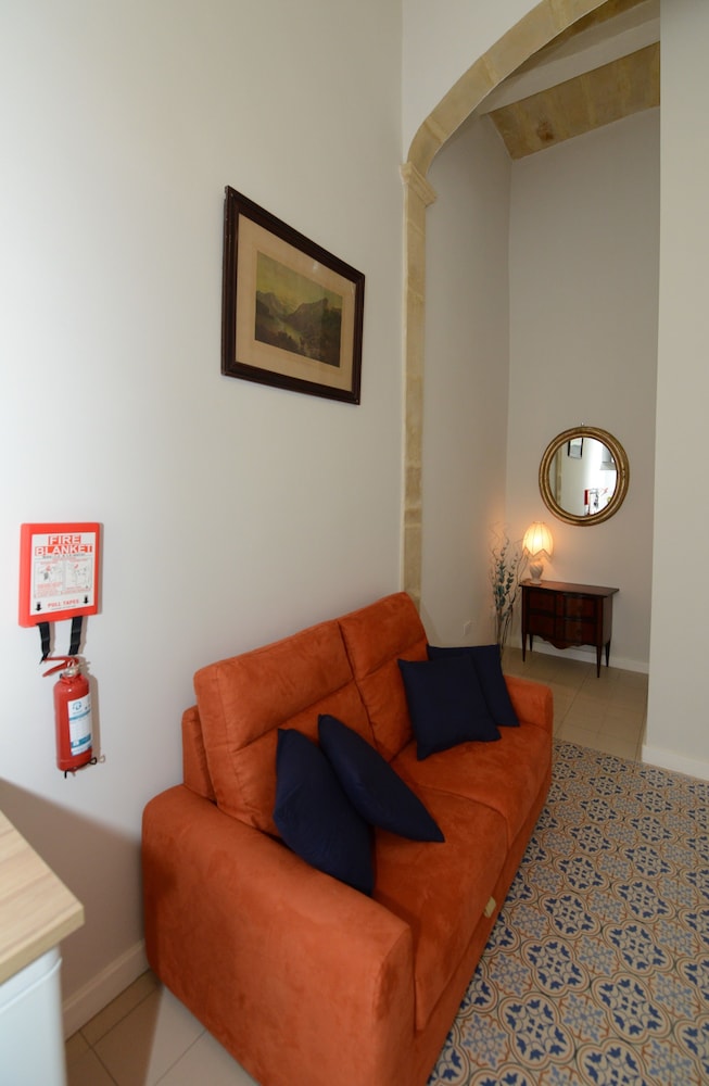 Paulos Valletta 24/50