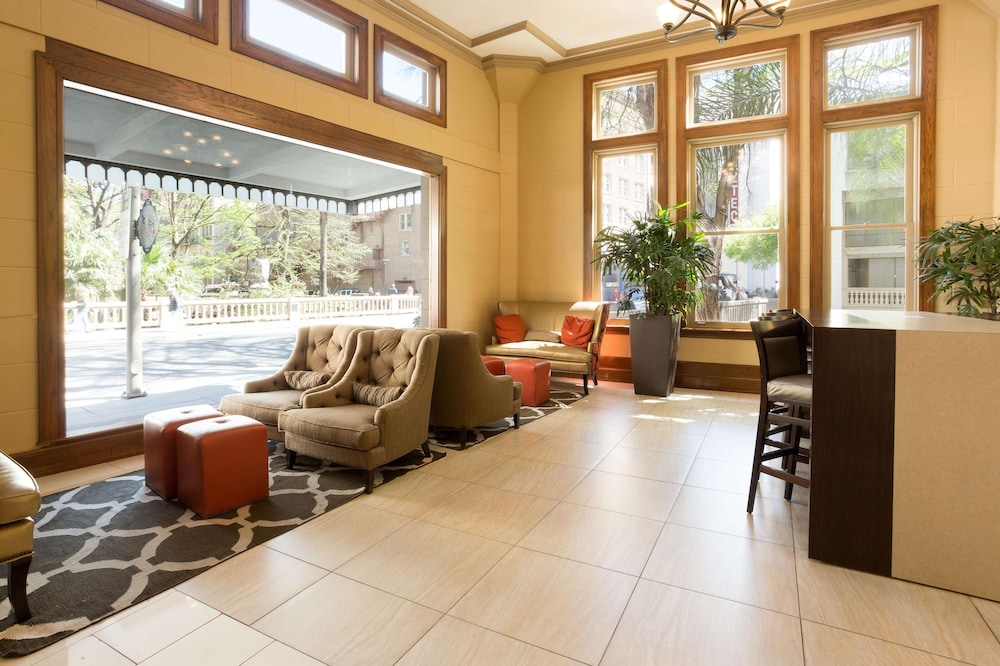 Drury Inn and Suites San Antonio Riverwalk 30/49