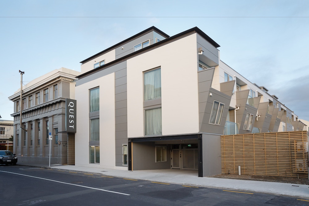 Quest Petone 43/53