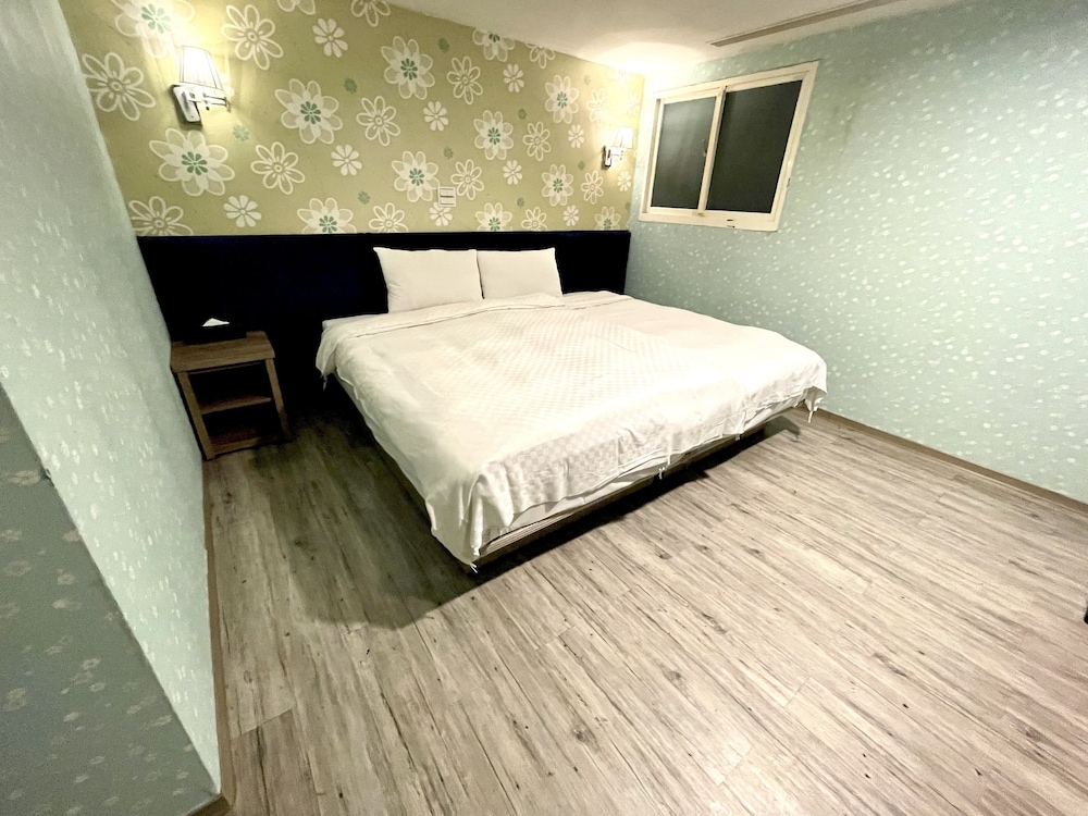 Walker Hotel Sanchong Zhengyi Branch 10/28