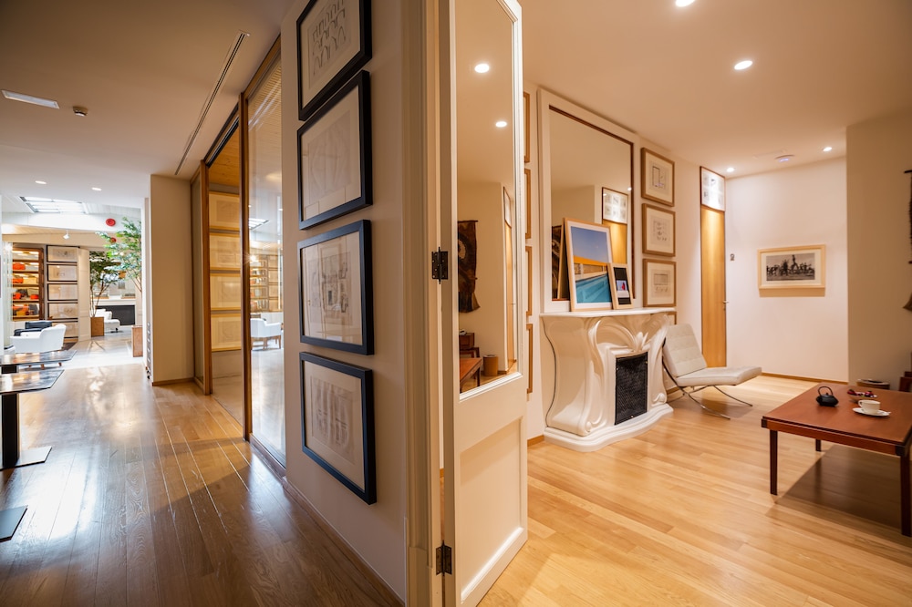 Margot House 32/50
