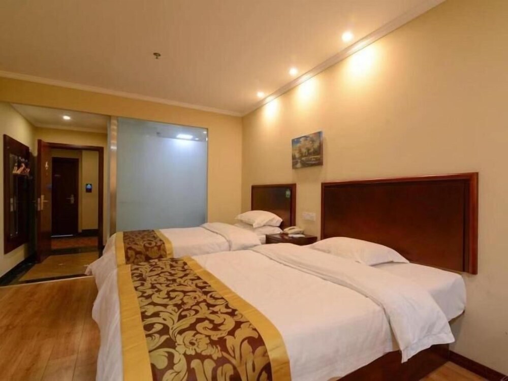GreenTree Inn ZhenJiang DingMao Industrial Park WoDe Square Express Hotel 7/35