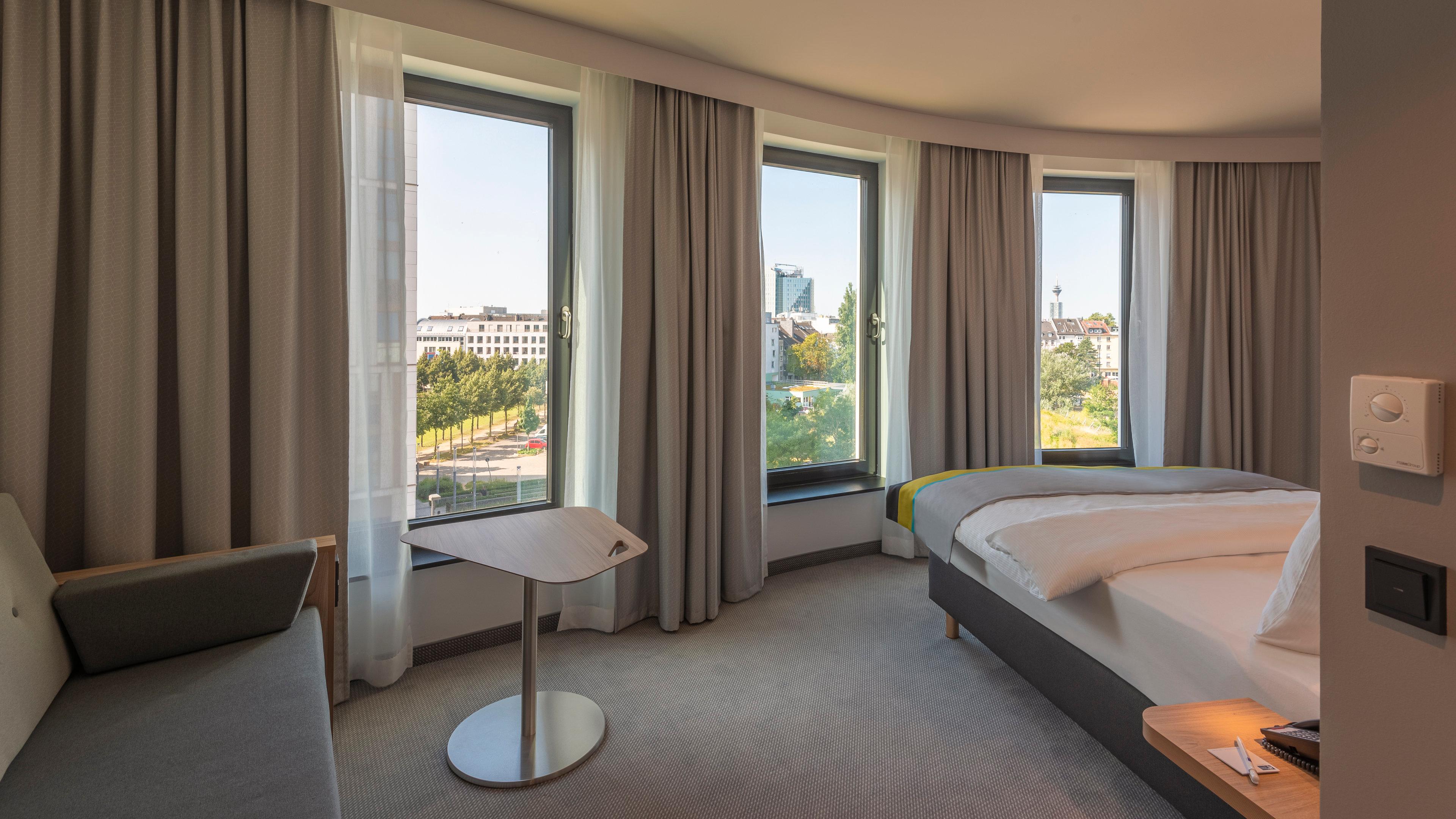 غرفة بسرير كوين، Holiday Inn Express Dusseldorf Hauptbahnhof 5/8