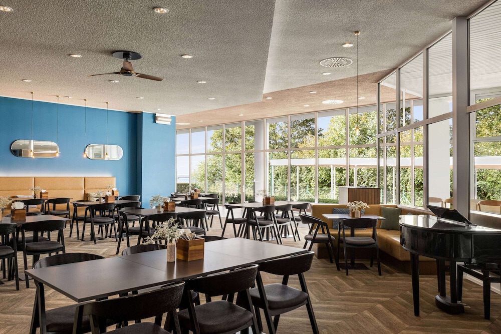 restaurant cafeteria