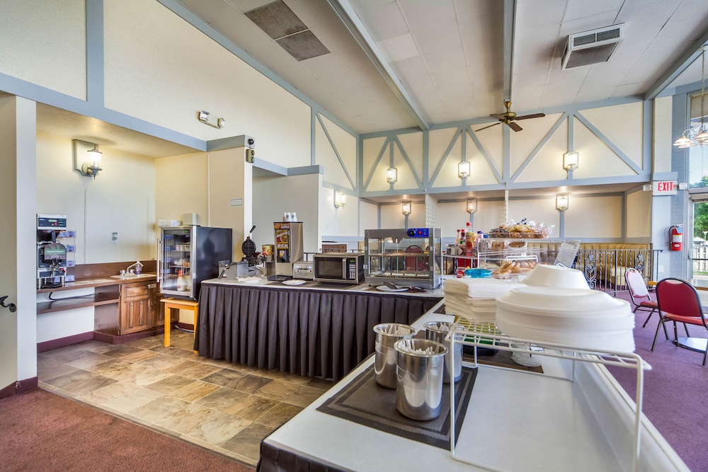 Hospitality Inn & Suites 31/37