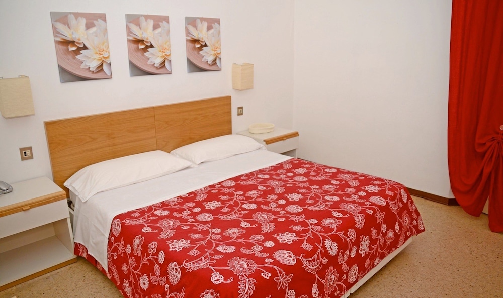 1 BEDROOM, ECONOMY, TRIPLE