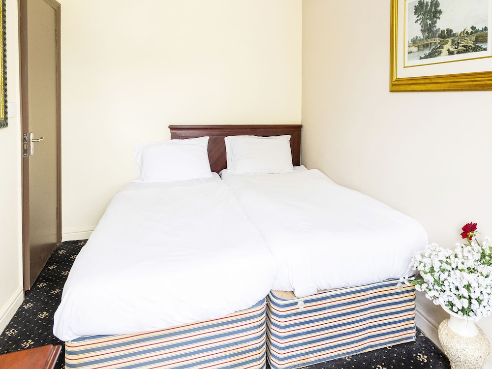 OYO Old Oak Tree Inn 20/37