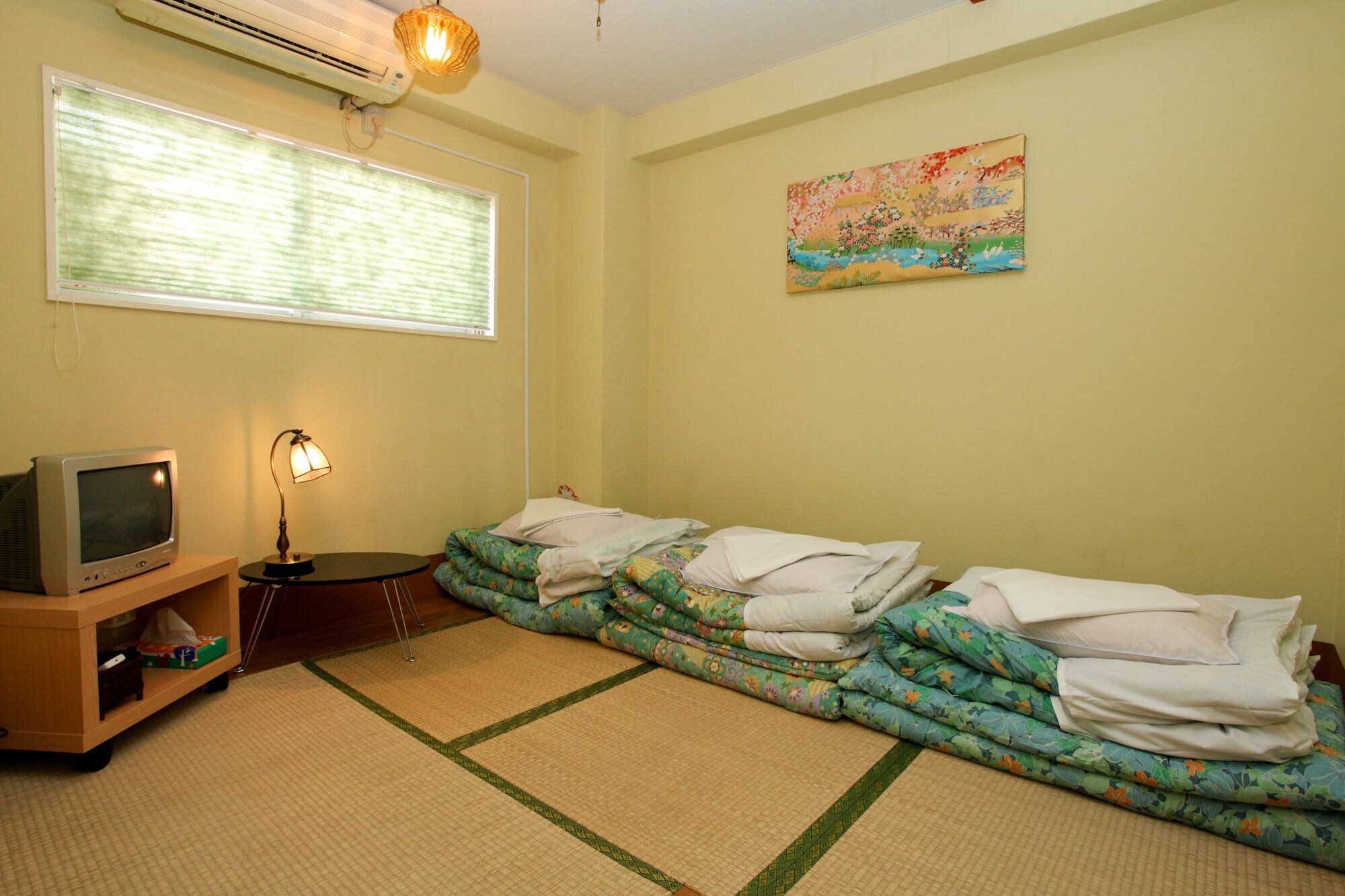 TRADITIONAL, TRIPLE, SHARED BATHROOM